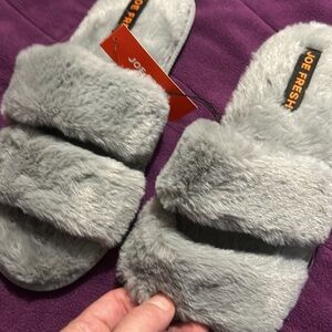 NWT Joe Fresh gray fuzzy slippers size large (us 9-10)